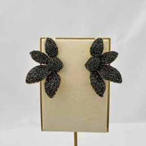 Siyah Taşlı Çiçek Küpe