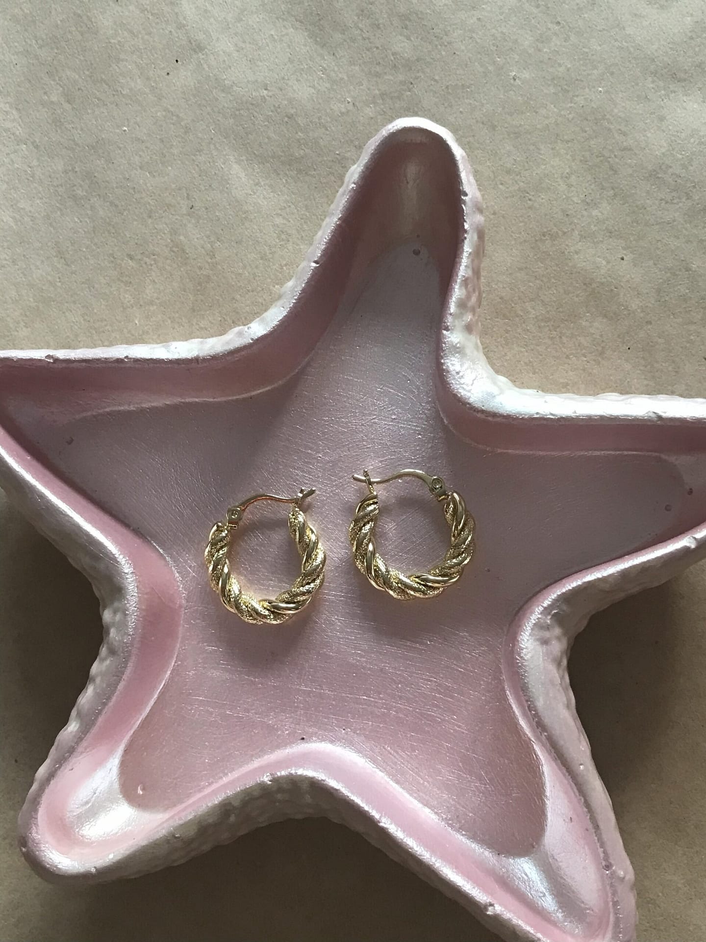 Elegan Bileklik Bakımı Kıyafetlerle Kombin ve Uyum Püf Noktaları