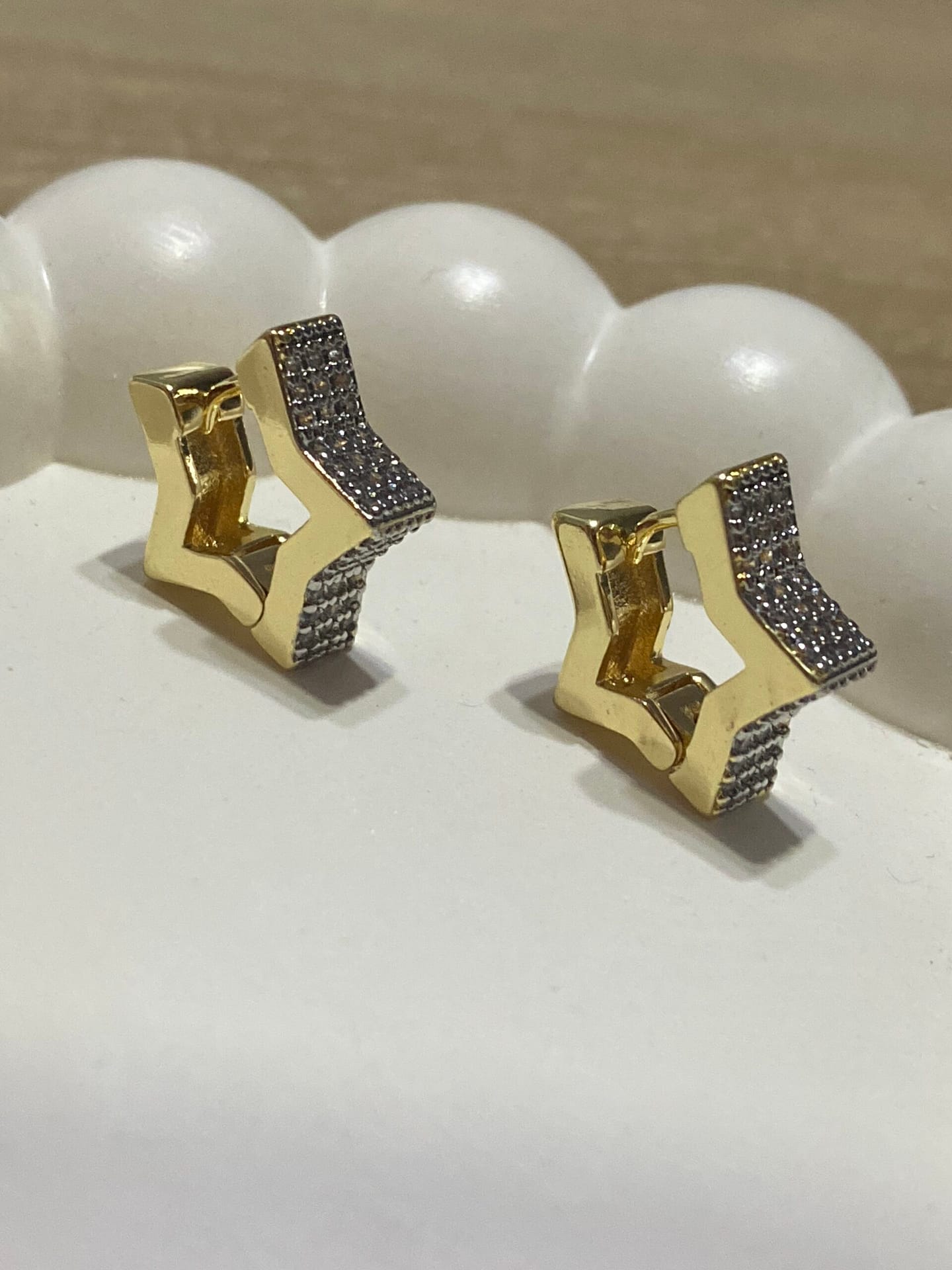 Şık Kolye Kombin ve Uyum Püf Noktaları Kıyafetlerle Kombin ve Uyum Püf Noktaları