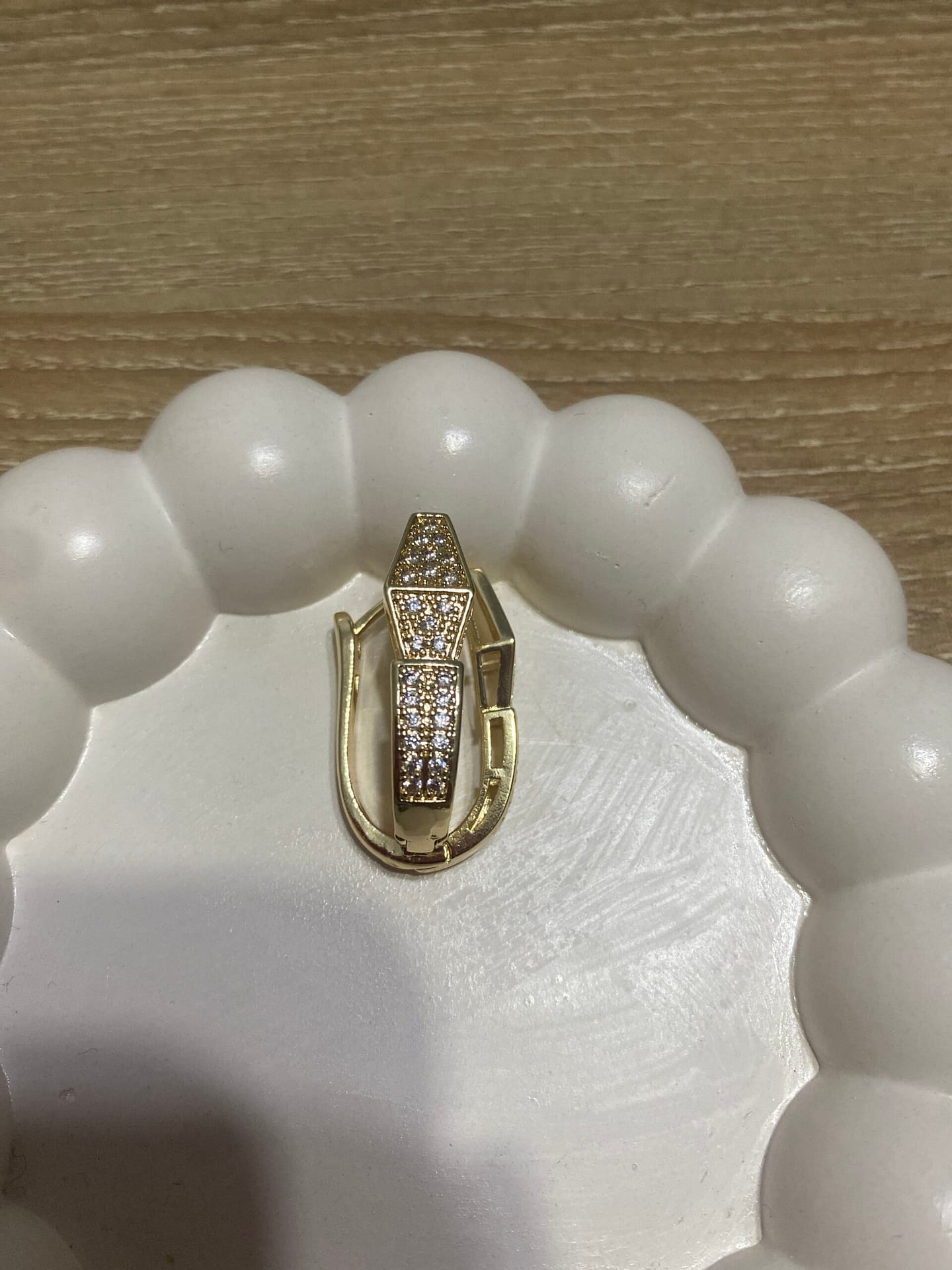 Minimalist Bilezik Kombin ve Uyum Püf Noktaları Kıyafetlerle Kombin ve Uyum Püf Noktaları