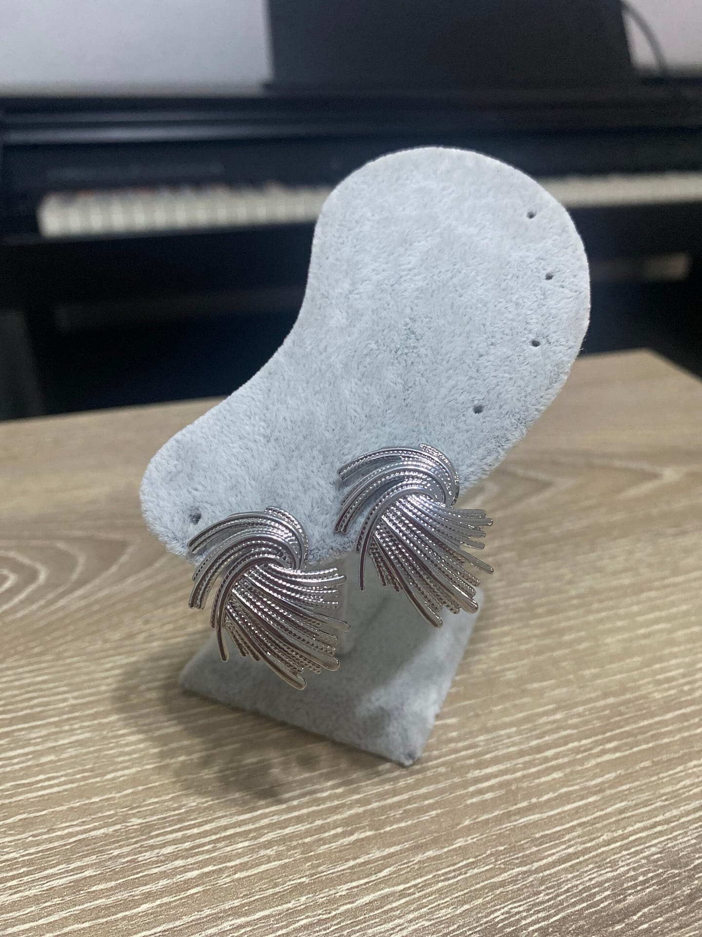 Şık Kolye Koleksiyonu Kıyafetlerle Kombin ve Uyum Püf Noktaları