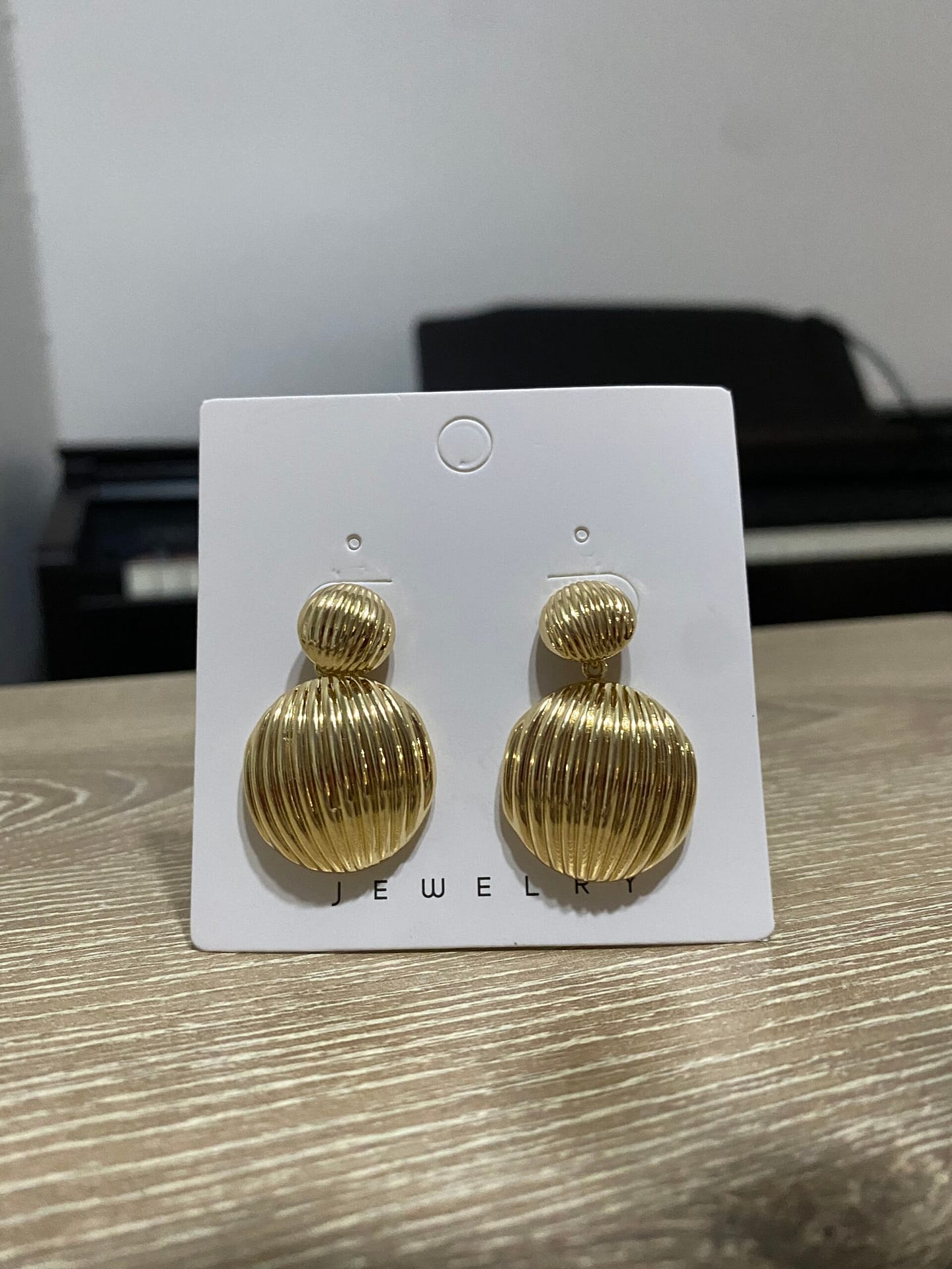 Altın Kolye Tarihi Kıyafetlerle Kombin ve Uyum Püf Noktaları